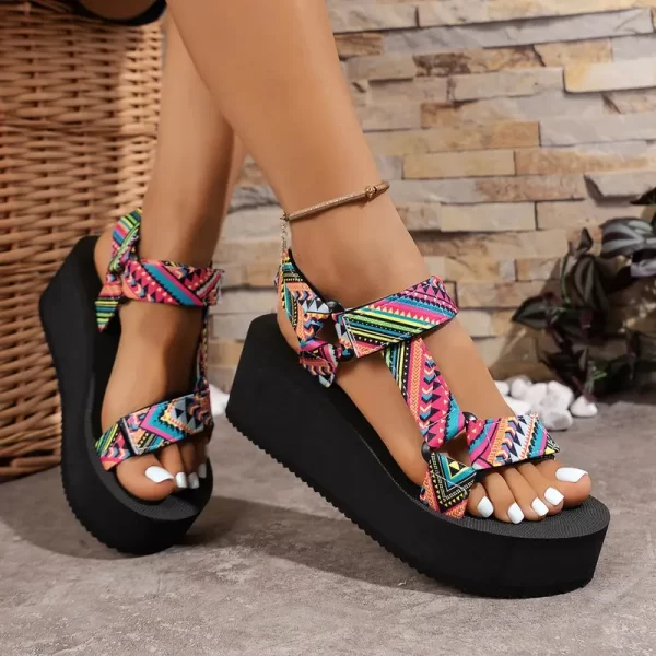 Elegant Lightweight Thick Sole Leisure Sandals